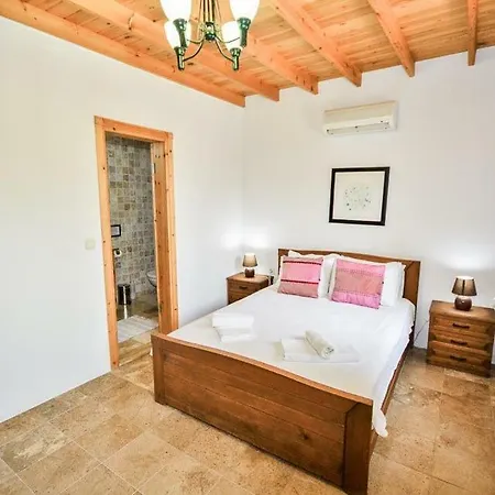 فيلة Sleeps 6 Pool Air Con Wifi T802306