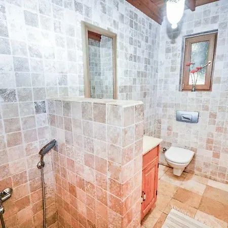 Sleeps 6 Pool Air Con Wifi T802306