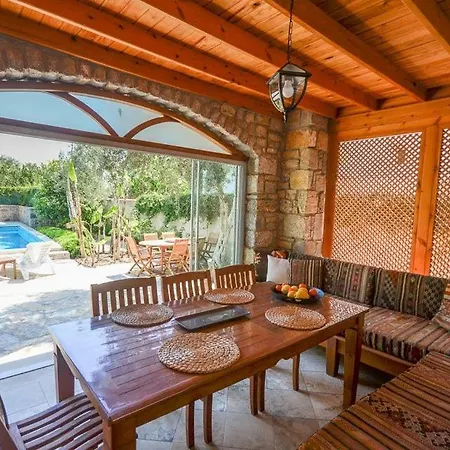 Sleeps 6 Pool Air Con Wifi T802306