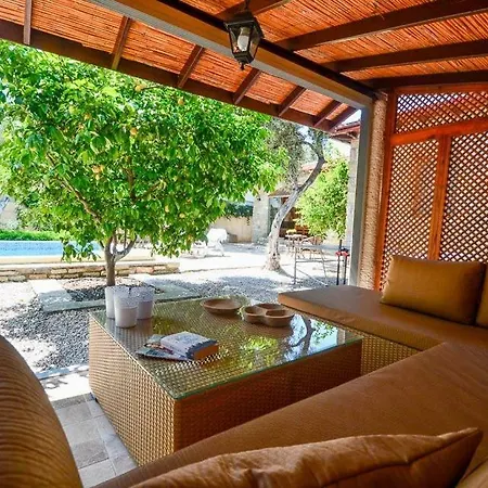 Sleeps 6 Pool Air Con Wifi T802306 * Bitez