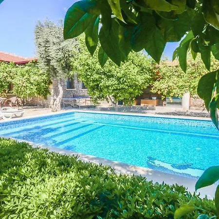 فيلة Sleeps 6 Pool Air Con Wifi T802306 *