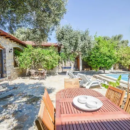 Villa Sleeps 6 Pool Air Con Wifi T802306 *